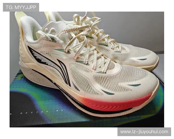 围绕少鞋带足球鞋的性能革新与实战体验在新赛季中的全面解析深度